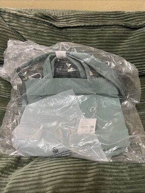 lululemon on my level tote